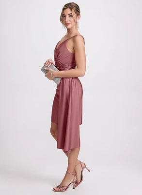 Robe en satin à empiècement avant