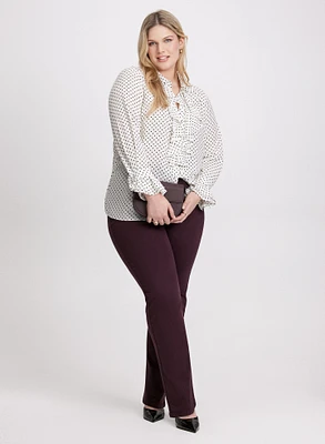 Blouse à motif pois et jean jambe droite à enfiler