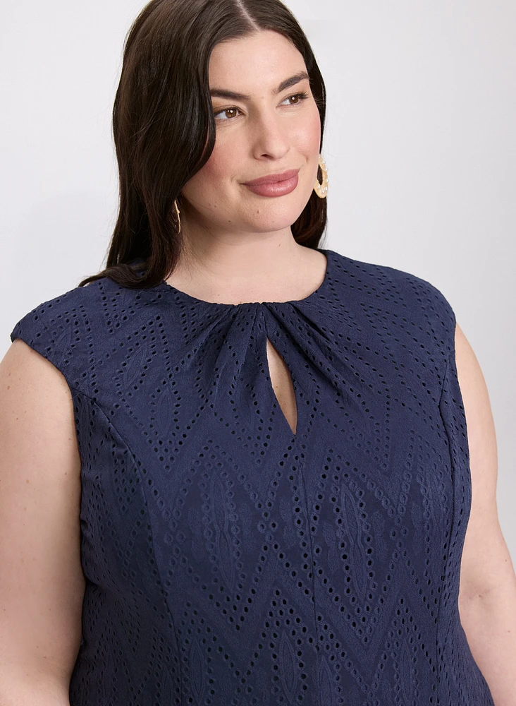 Robe à oeillets brodés