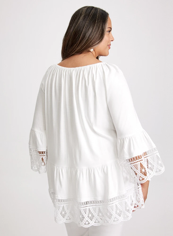 Blouse à volant et broderies décoratives
