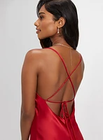 Robe satinée à encolure drapée