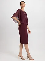 Robe ajustée à effet cape