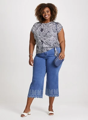 Knotted Leaf Print Top & Embroidered Hem Capri Jeans