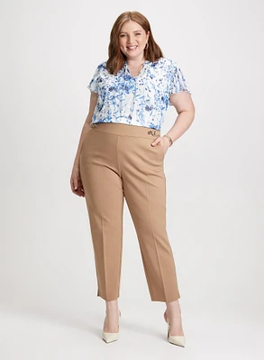 Blouse florale et pantalon à détail bouton