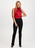 Blouse à rosette et jean à jambe droite