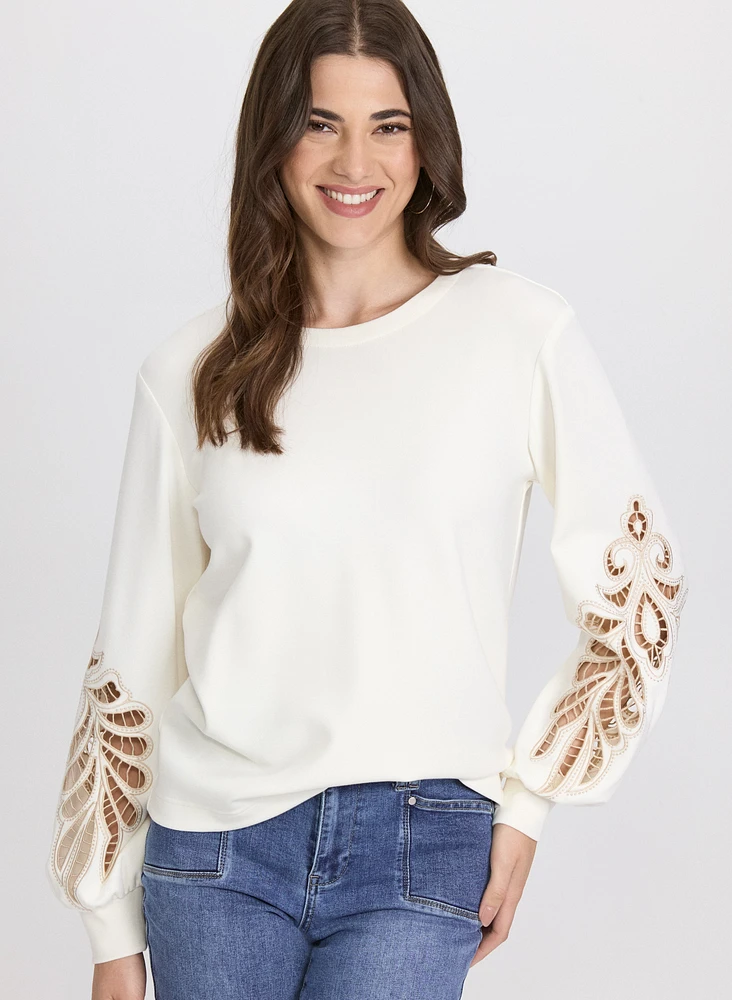Haut à broderies ajourées