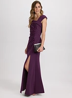 Robe à encolure asymétrique
