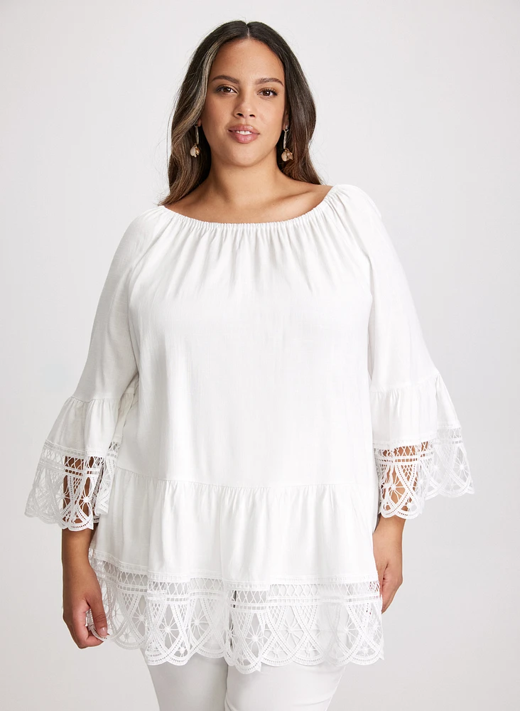 Blouse à volant et broderies décoratives