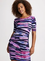 Robe à rayures abstraites