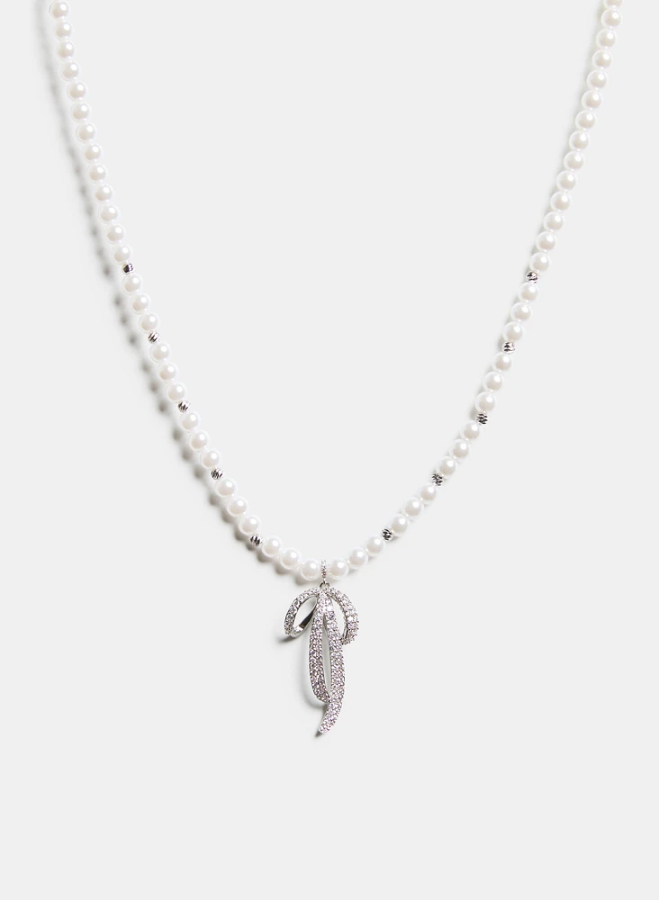 Collier en perles à pendentif de boucle