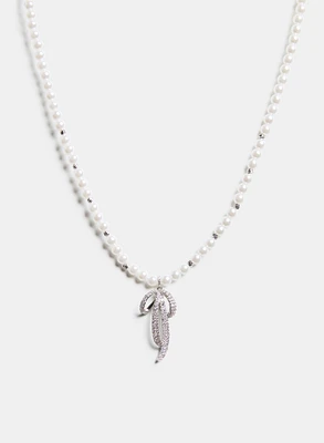 Collier en perles à pendentif de boucle