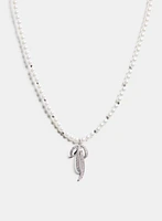Collier en perles à pendentif de boucle