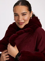 Poncho à encolure et poignets en fausse fourrure