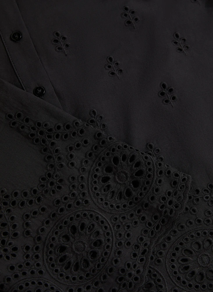 Blouse boutonnée à oeillets