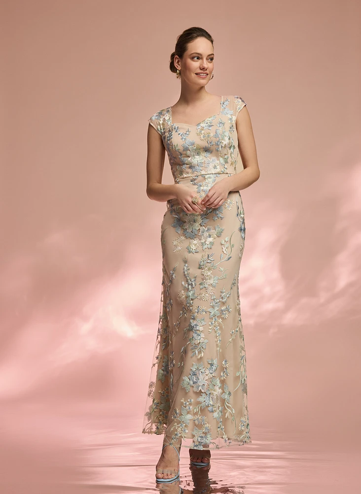 Robe en tulle à broderies florales