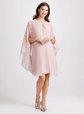 Robe midi en chiffon à cape