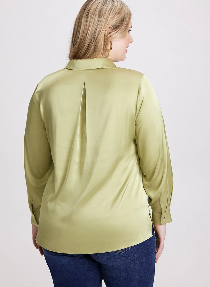 Blouse en satin à poches appliquées