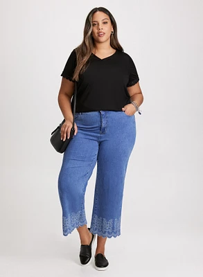 Ruffled T-Shirt & Embroidered Capri Jeans