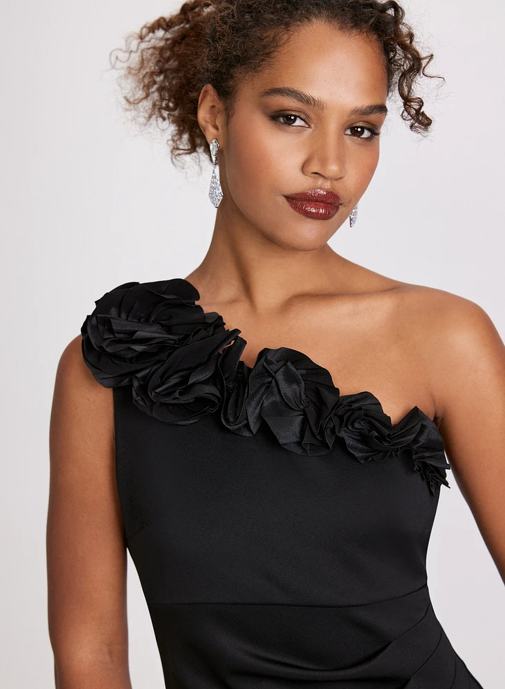 Robe épaule unique à rosettes