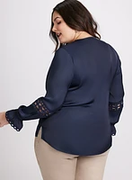 Blouse boutonnée à détails brodés