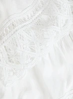 Blouse à volant et broderies décoratives
