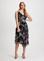 Robe fleurie à ourlet asymétrique