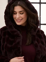 Manteau en fausse fourrure à capuchon
