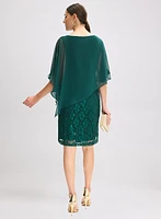 Robe style poncho à dentelle et sequins