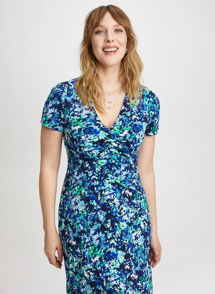 Robe fleurie à détails froncés