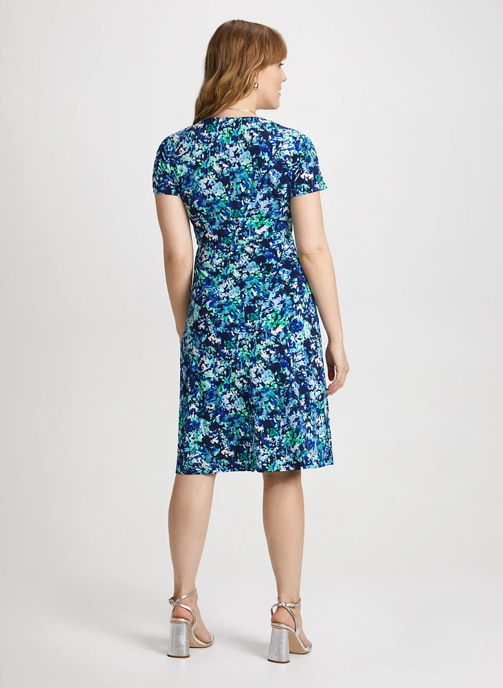 Robe fleurie à détails froncés