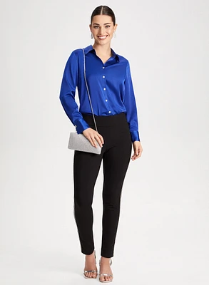 Pantalon étroit et blouse satinée