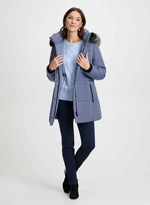 Manteau matelassé avec pull en maille torsadée et perles