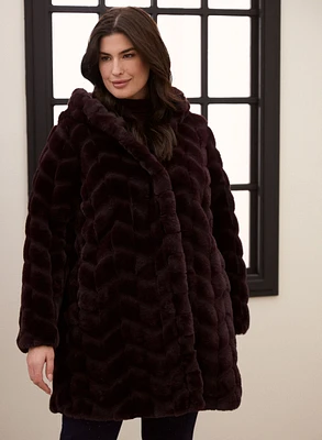 Manteau en fausse fourrure à capuchon