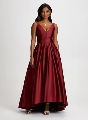 Sleeveless Satin Gown & Y Necklace