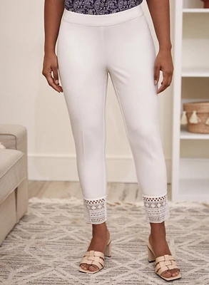 Pantalon à enfiler avec dentelle crochet