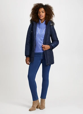 Manteau mi-long avec pull col bénitier et jean droit