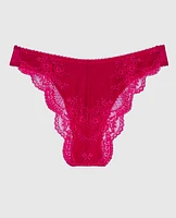 Culotte Cheeky avec dos en dentelle rouge cosmo