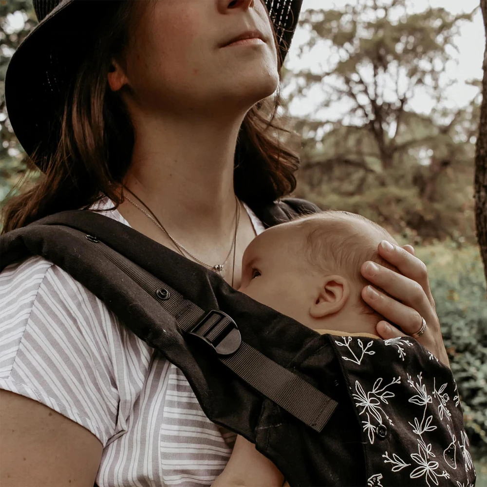 Baby Carrier PöpNgo - Black