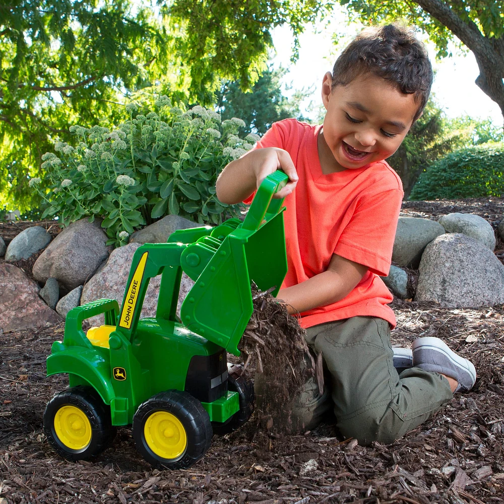 Big Scoop Tractor With Loader