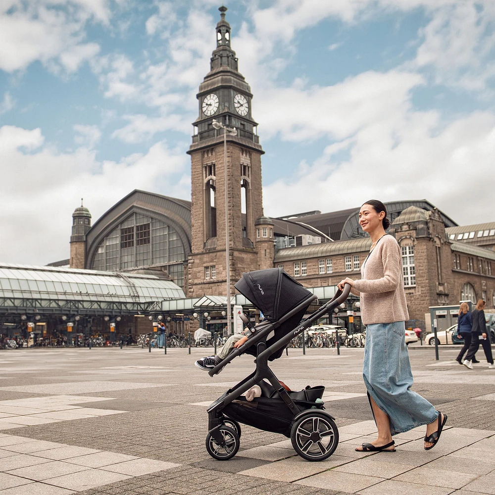Demi Next Stroller + Board - Caviar