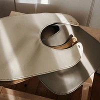 Bavoir Cuir Végétalien