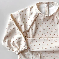 Long-sleeved Bib with integrated pocket 6-24m