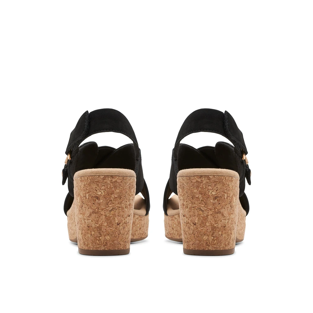 Giselle Dove Black