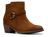 Neva Buckle Suede Dark Tan