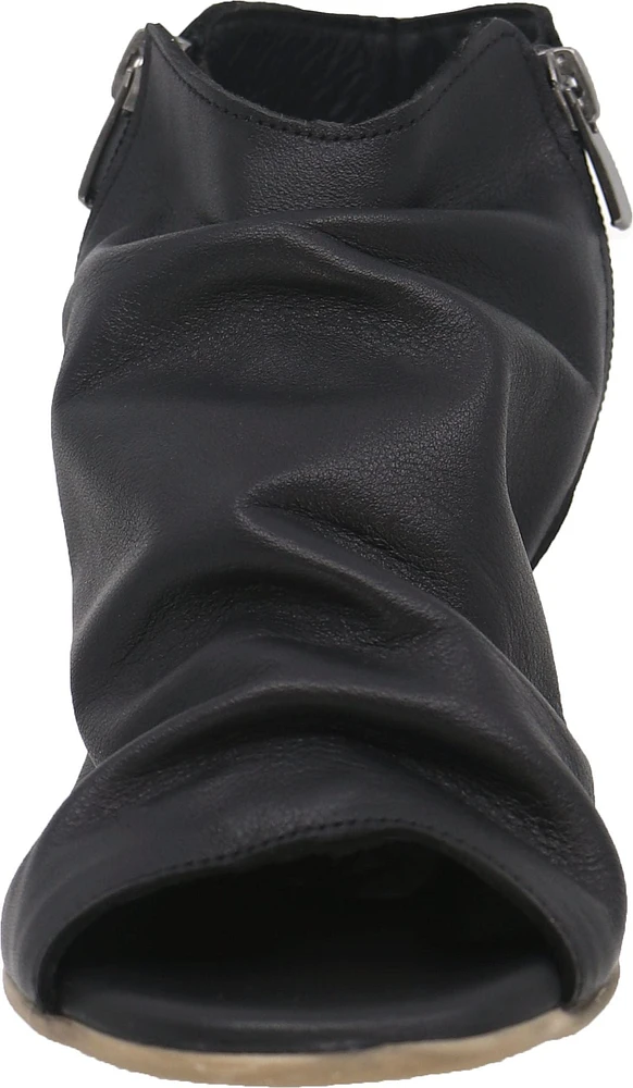 Gia02 Black