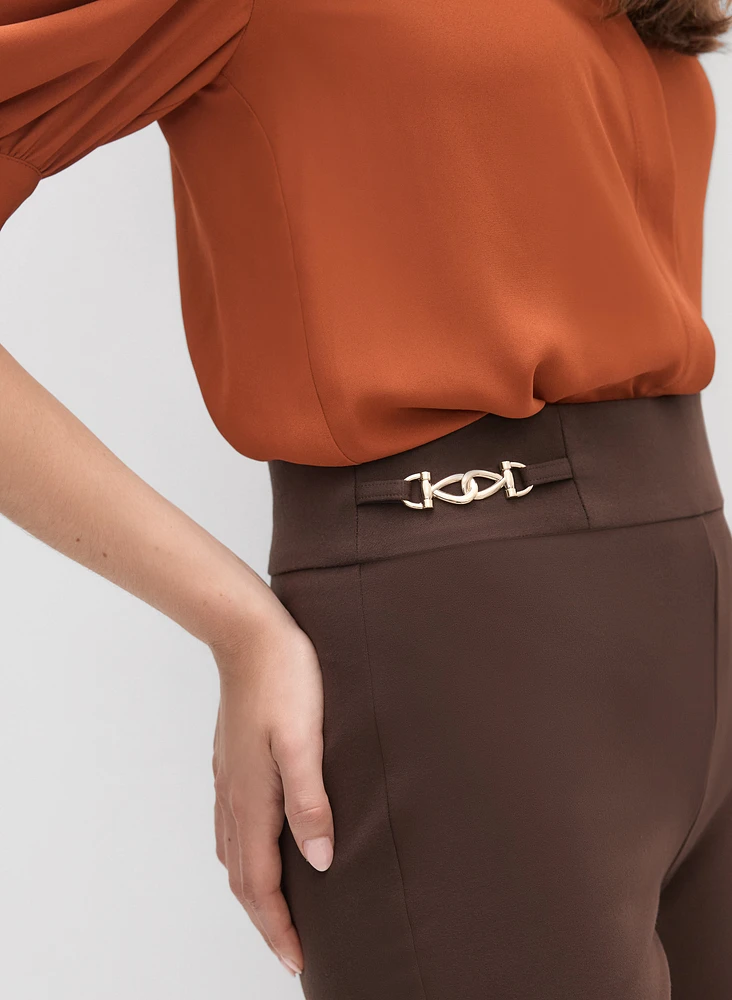 Pantalon à détails de chaine