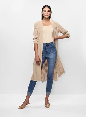 Cardigan en tricot et jean à jambe étroite