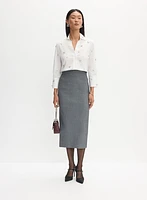Blouse ornée et jupe crayon midi