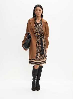 Manteau à col cranté et robe à motif animal