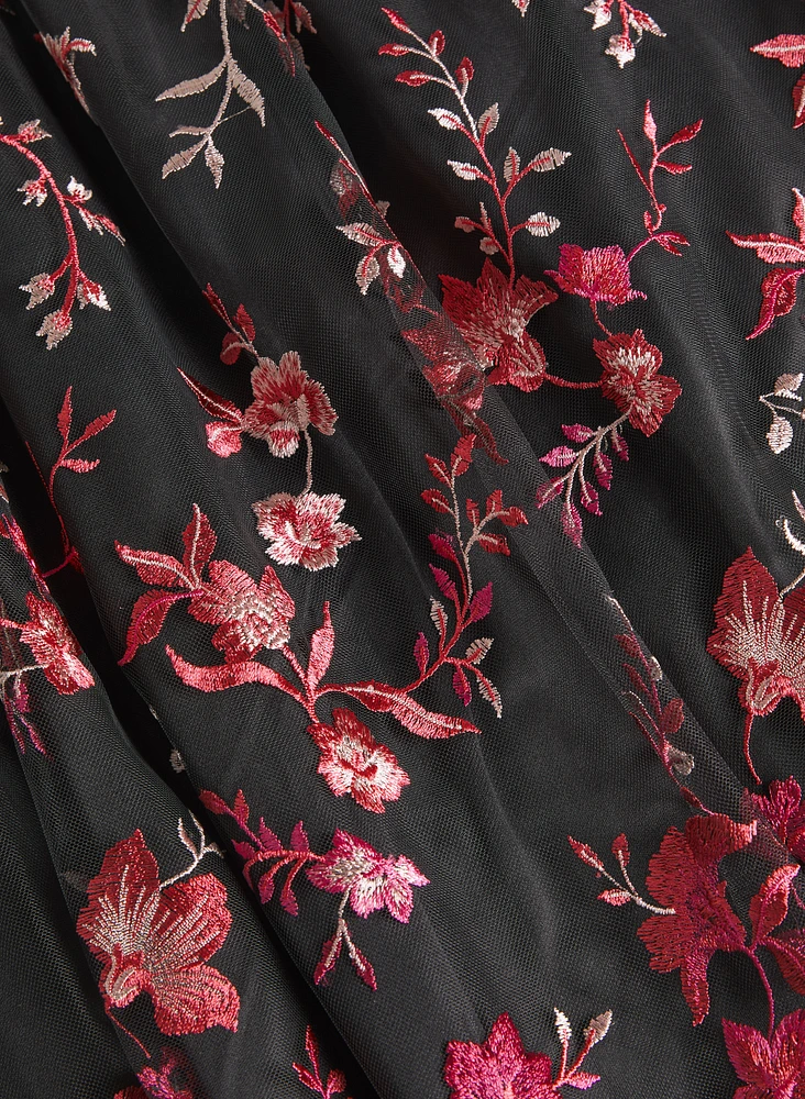 Robe à broderies florales